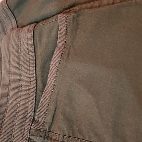 CROFT & BARROW 14 PLUS SIZE MILITARY GREEN DRAWSTRING STRETCH CARGO MINI SKIRT - Picture 5 of 5